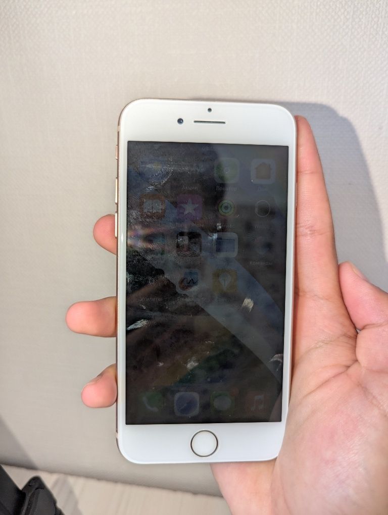 Продаю iPhone 8 - 64 ГБ