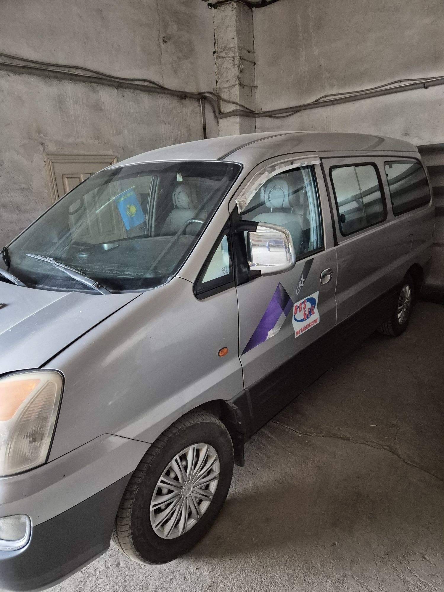 Продам Hyundai Starex 2004 год