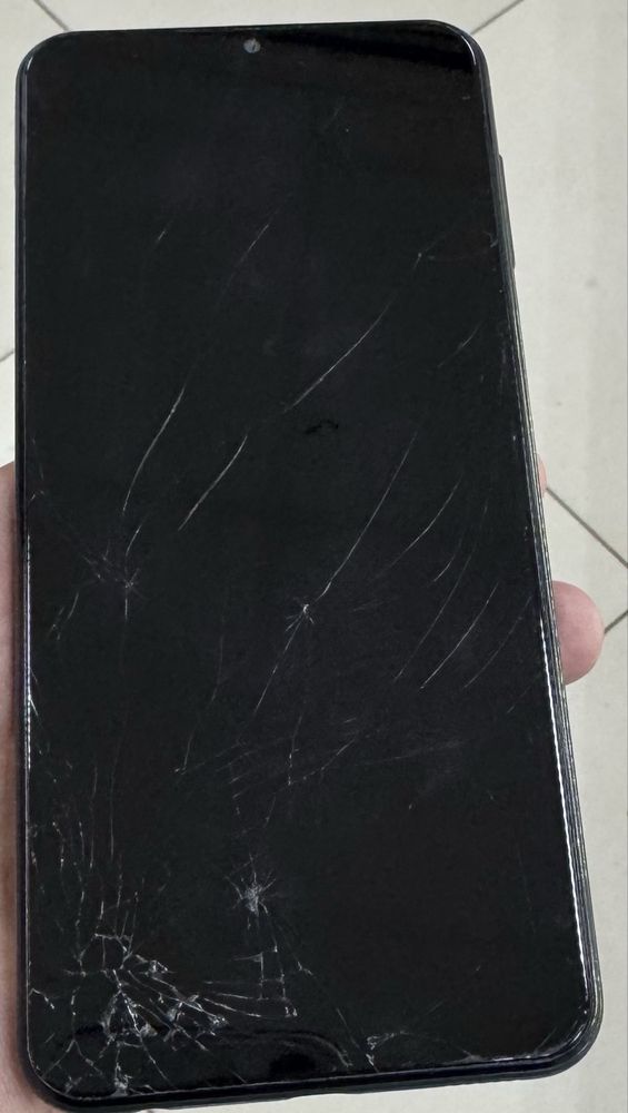 Samsung a23 128/6 отлично держит батарею