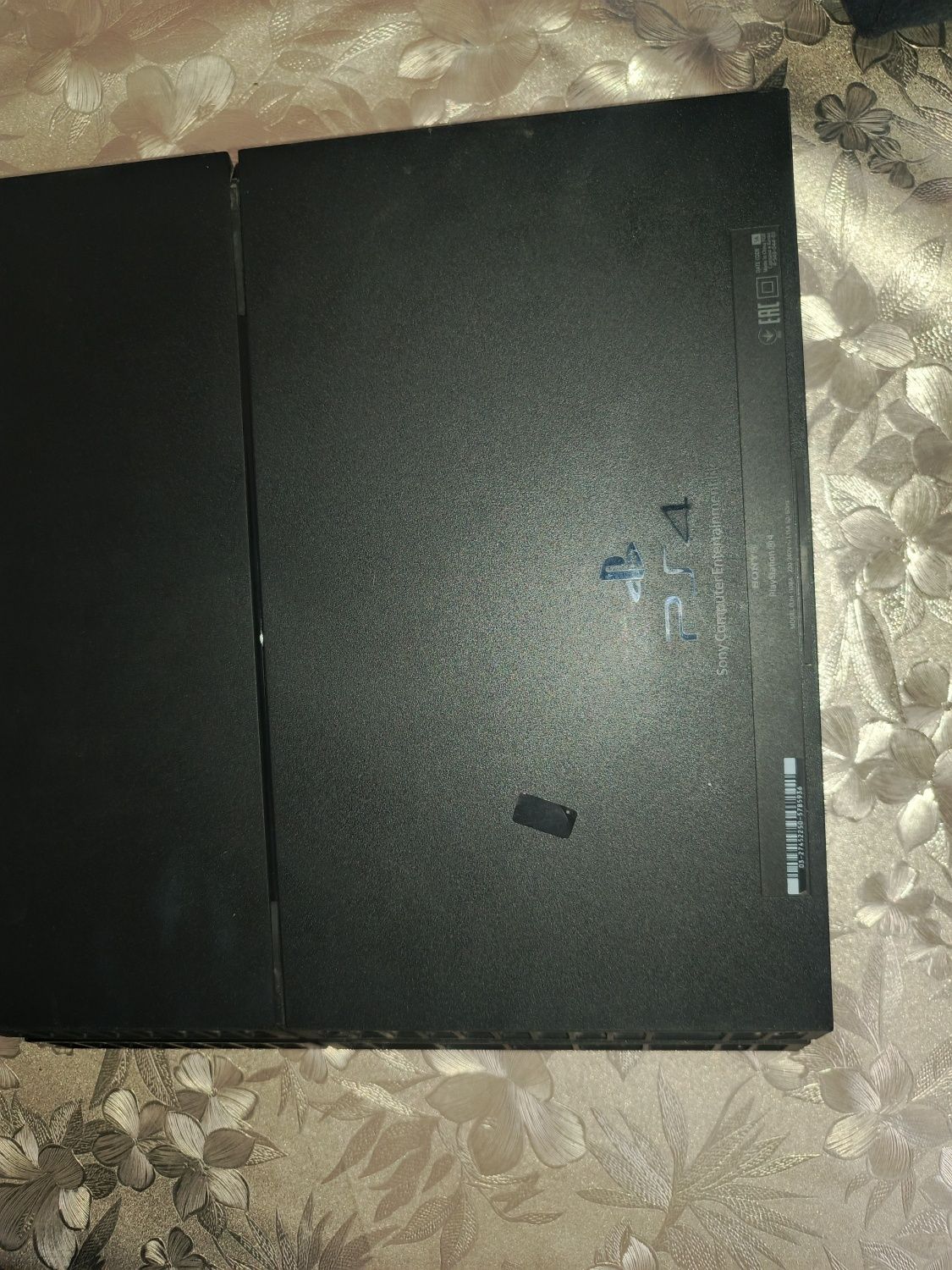 Playstation 4 с геймпадом