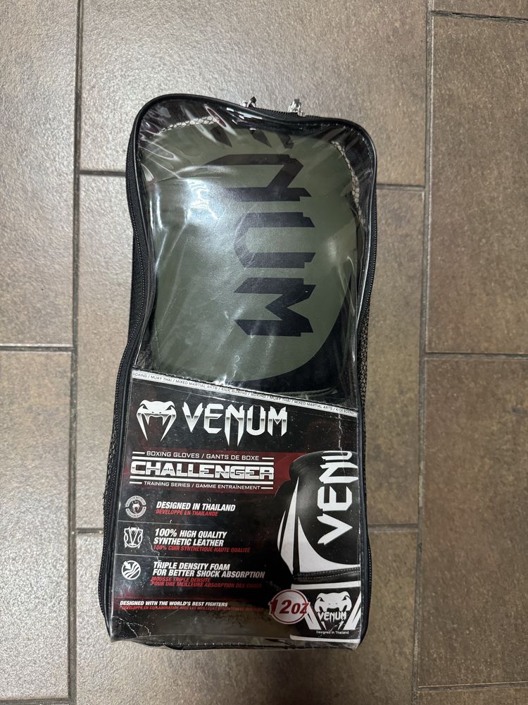 Продам боксерские перчатки Venum