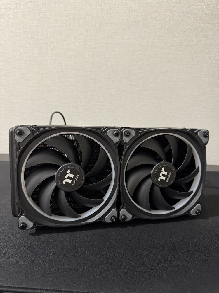 Продаю систему охлаждения Thermaltake Floe Riing 280 premium edition