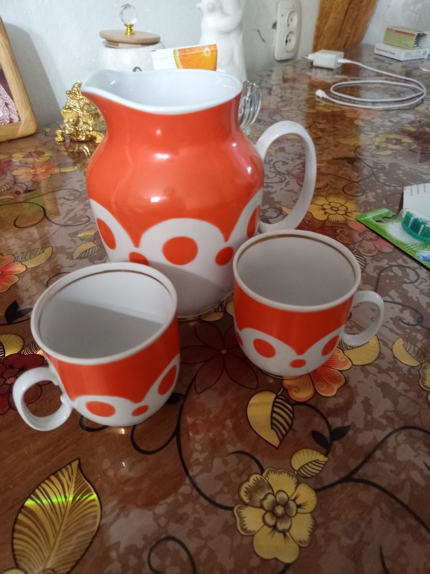 Продам сервиз и кувшин с бокалами ЛФЗ