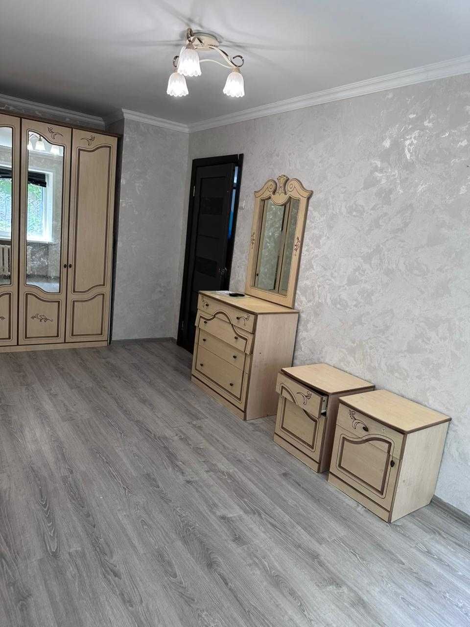 Продаётся 2-х комнатная квартира по адресу:  
Крылова, 45 ТОРГ