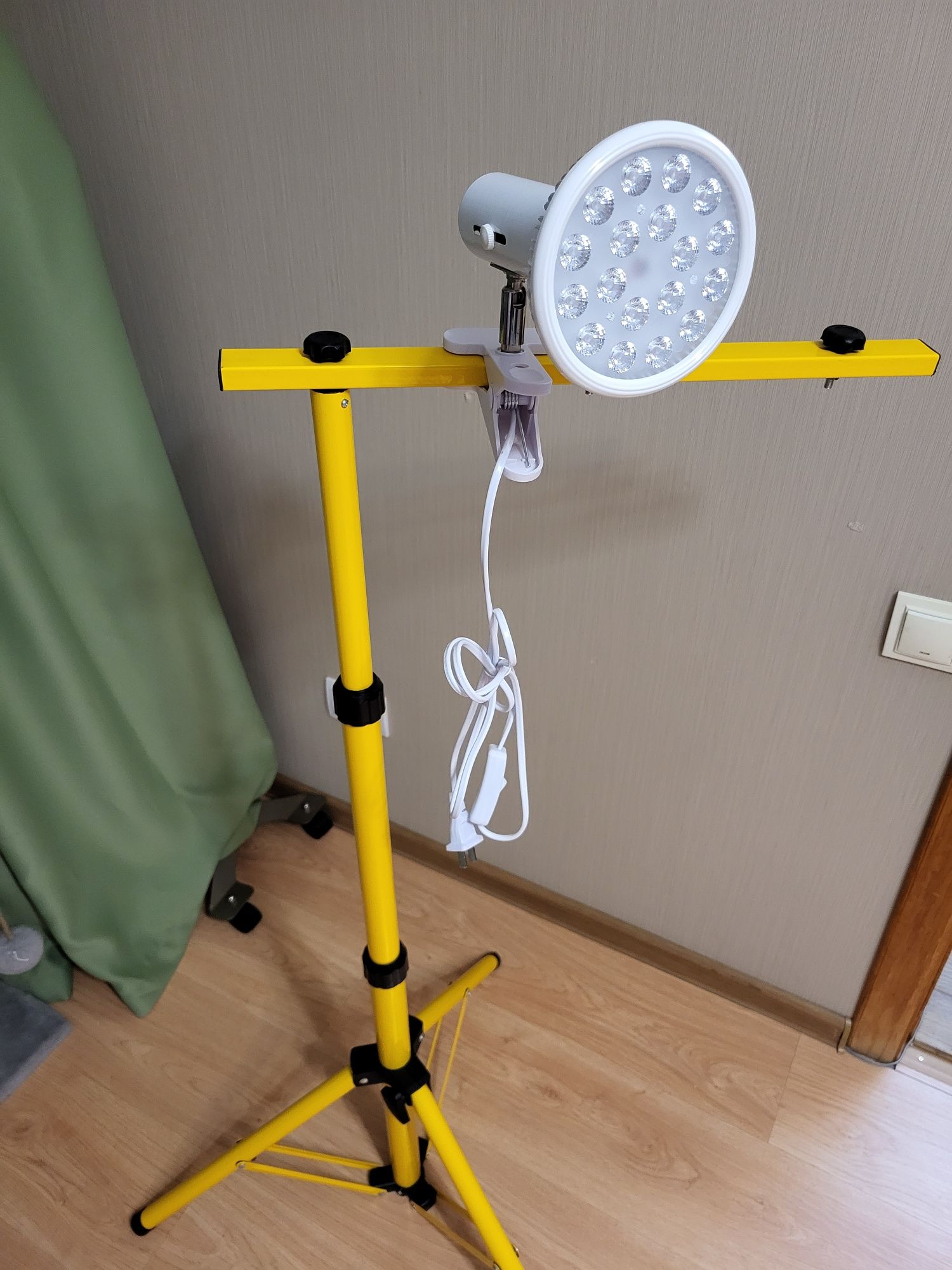 Продам Led фотолампу от желтушки