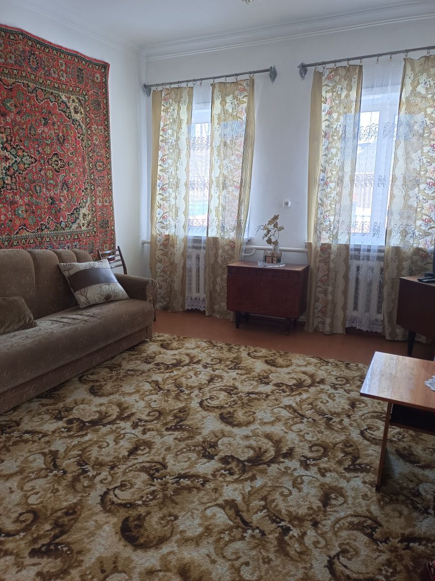 Большой уютный дом на правом берегу, с урожаем