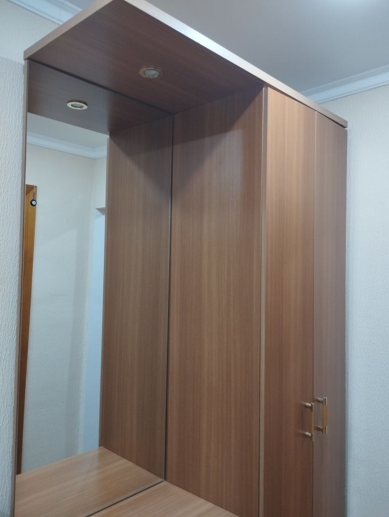 Продам прихожую для коридора