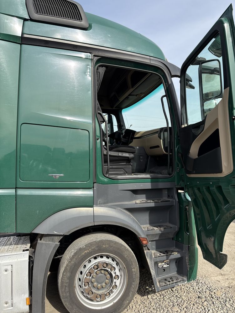 В разборе Mercedes-Benz Actros