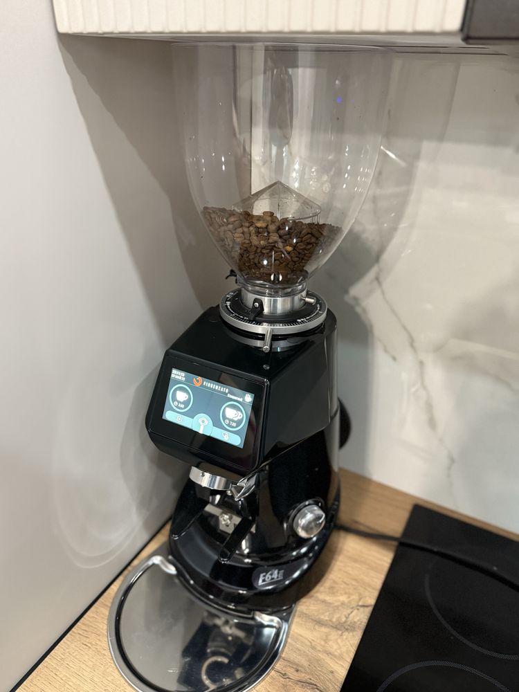 Nuova Simonelli Appia Life 1gr автомат + кофемолка Fiorenzato F64E