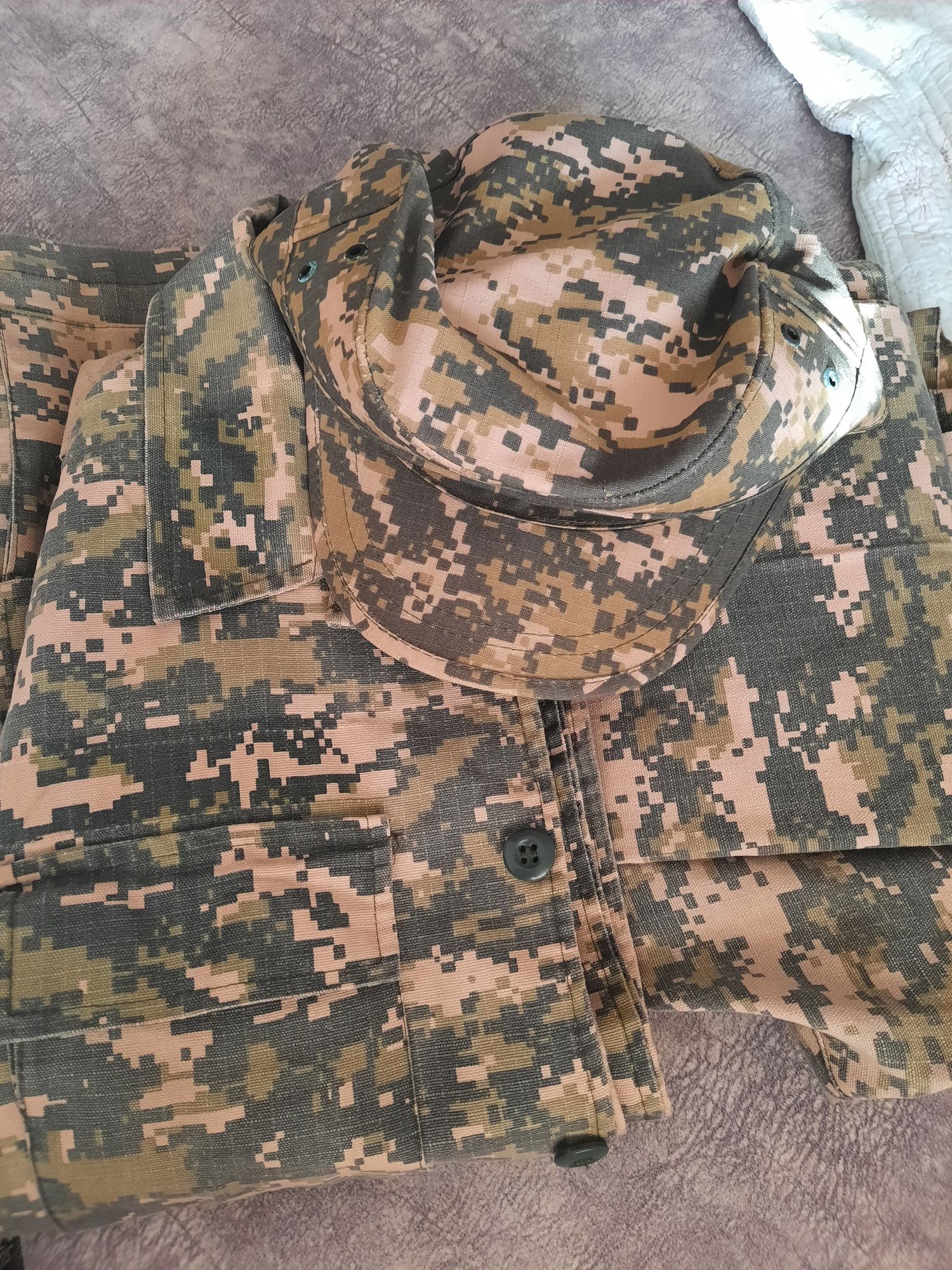 Продам костюм военный 7000