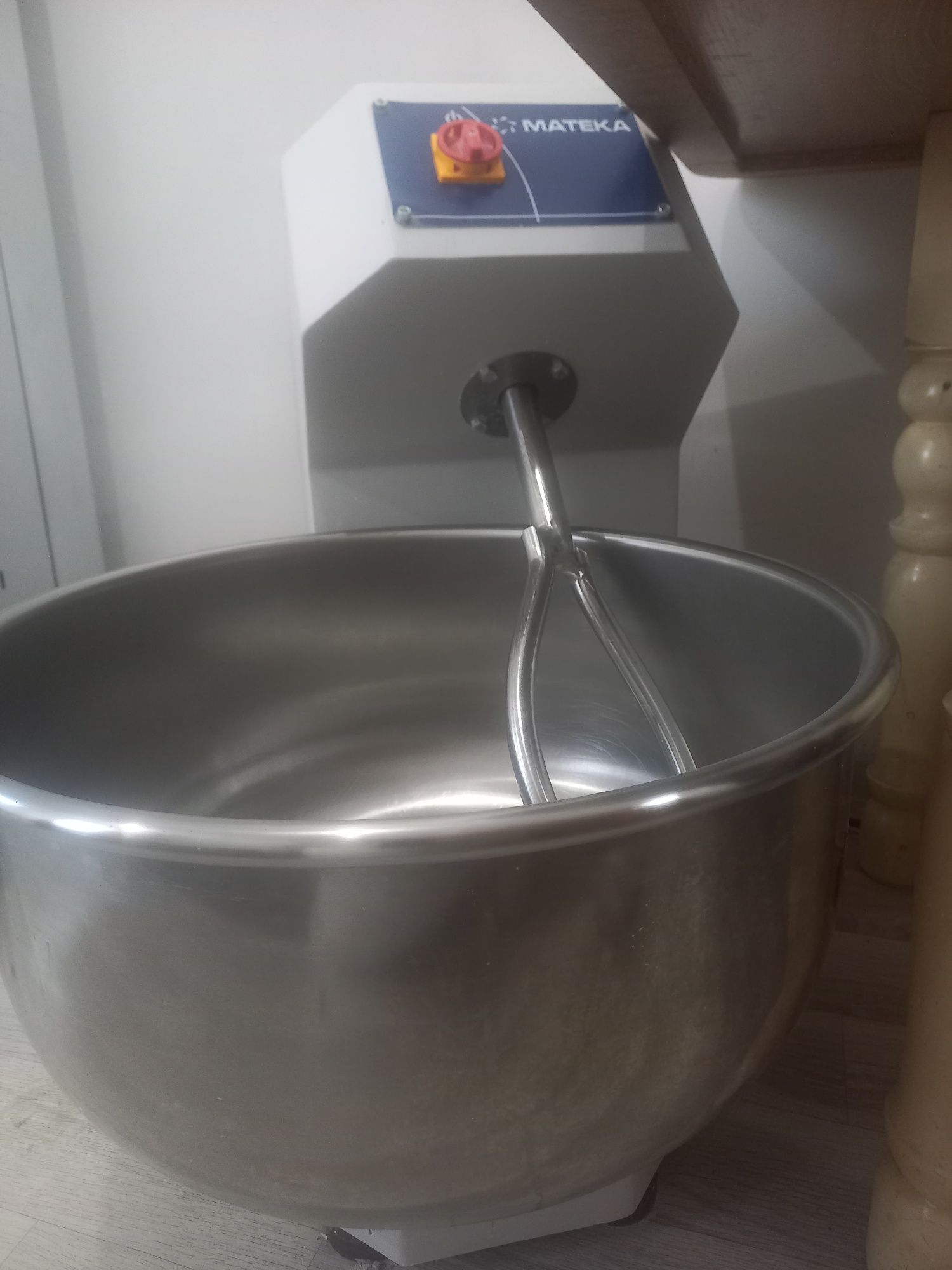 Газ печь ,миксер,таба,мясорубка сатылады