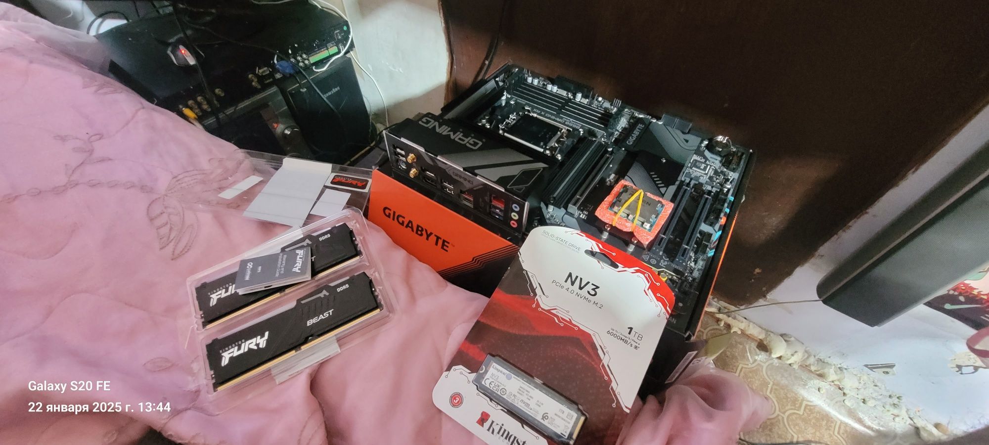 Игровой компьютер новый с ARGB поцветкой.