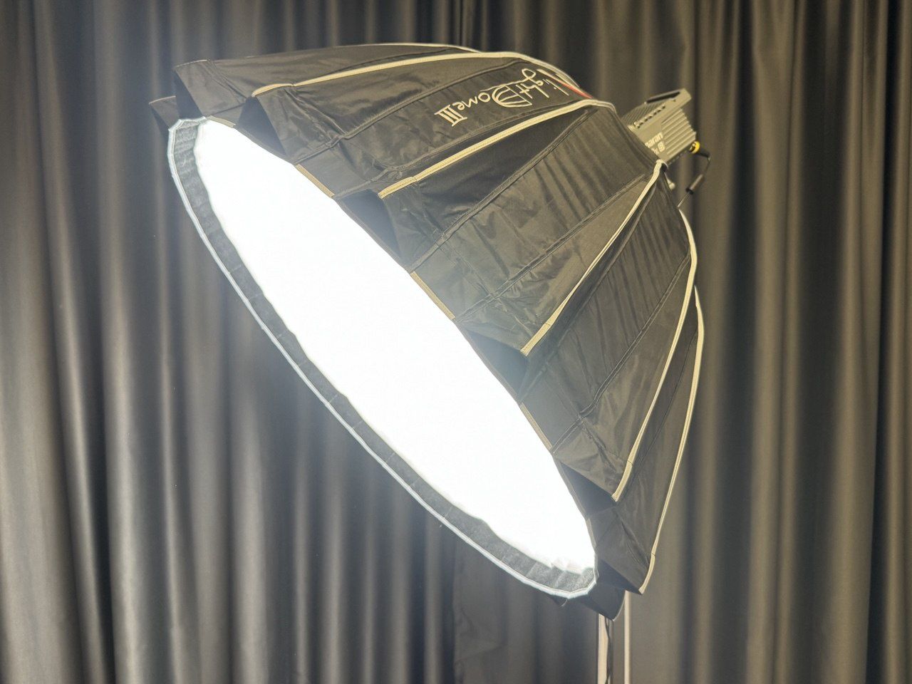 Софтбокс Aputure Light Dome III