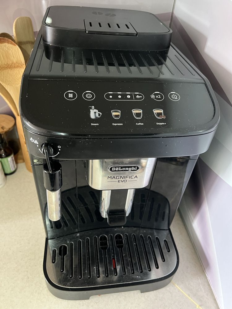 Кофемашина DeLonghi Magnifica Evo