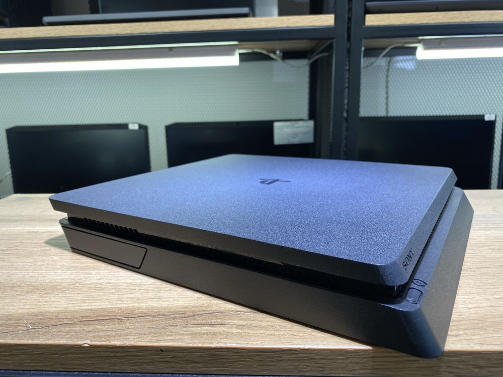 Sony PlayStation 4 Slim, 1 TB, 2 джойстика, 10473/А10