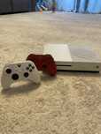 Xbox One S в хорошем состоянии