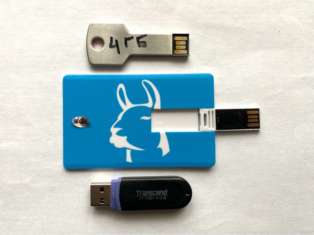 Флешки USB на 4 и 8 ГБ памяти