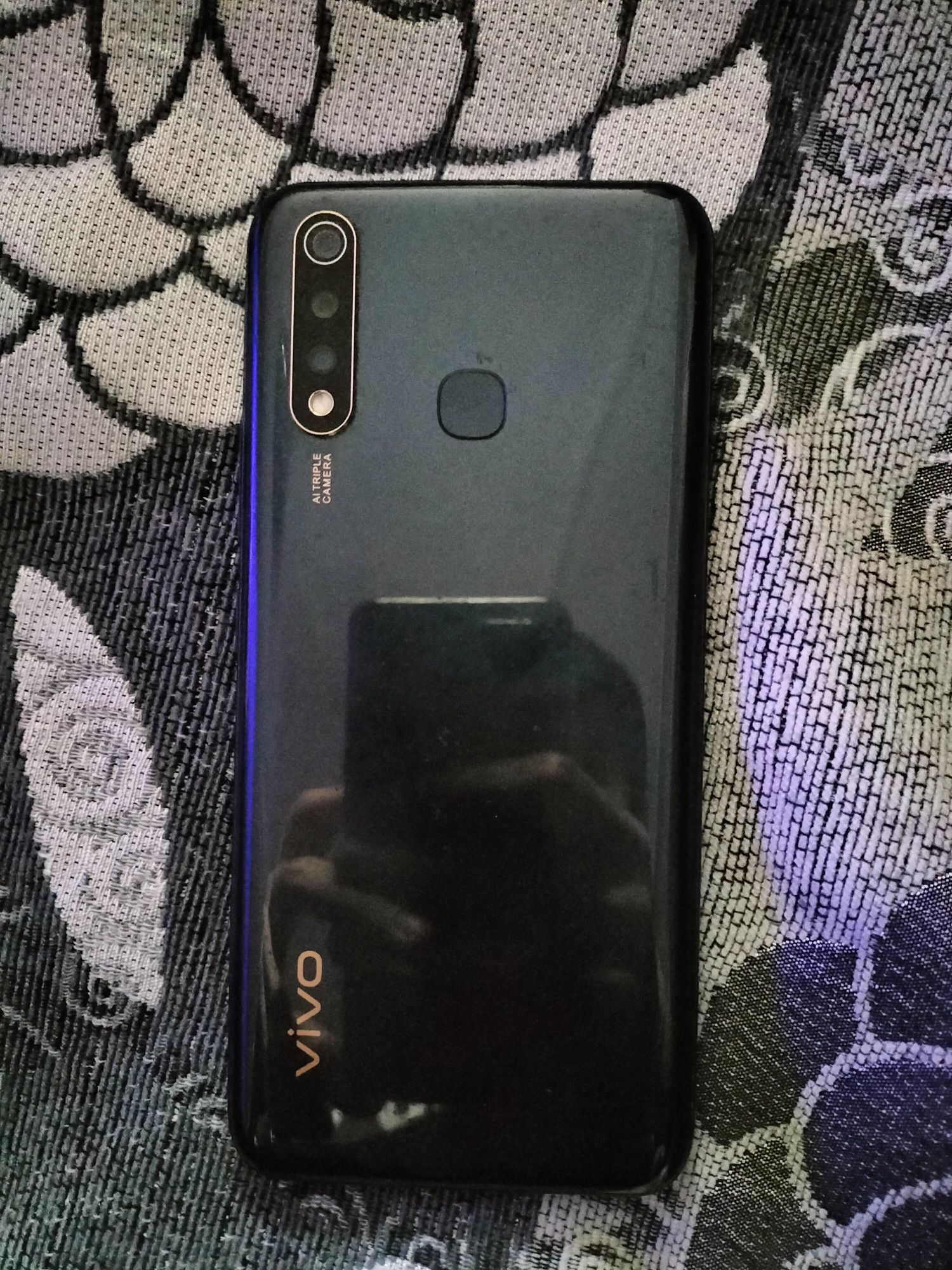 Продам Vivo Y19.