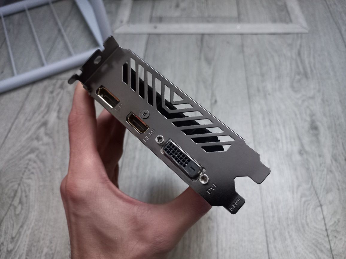 Продам видеокарту Gigabyte GeForce GTX 1050 3GB в идеальном состоянии!