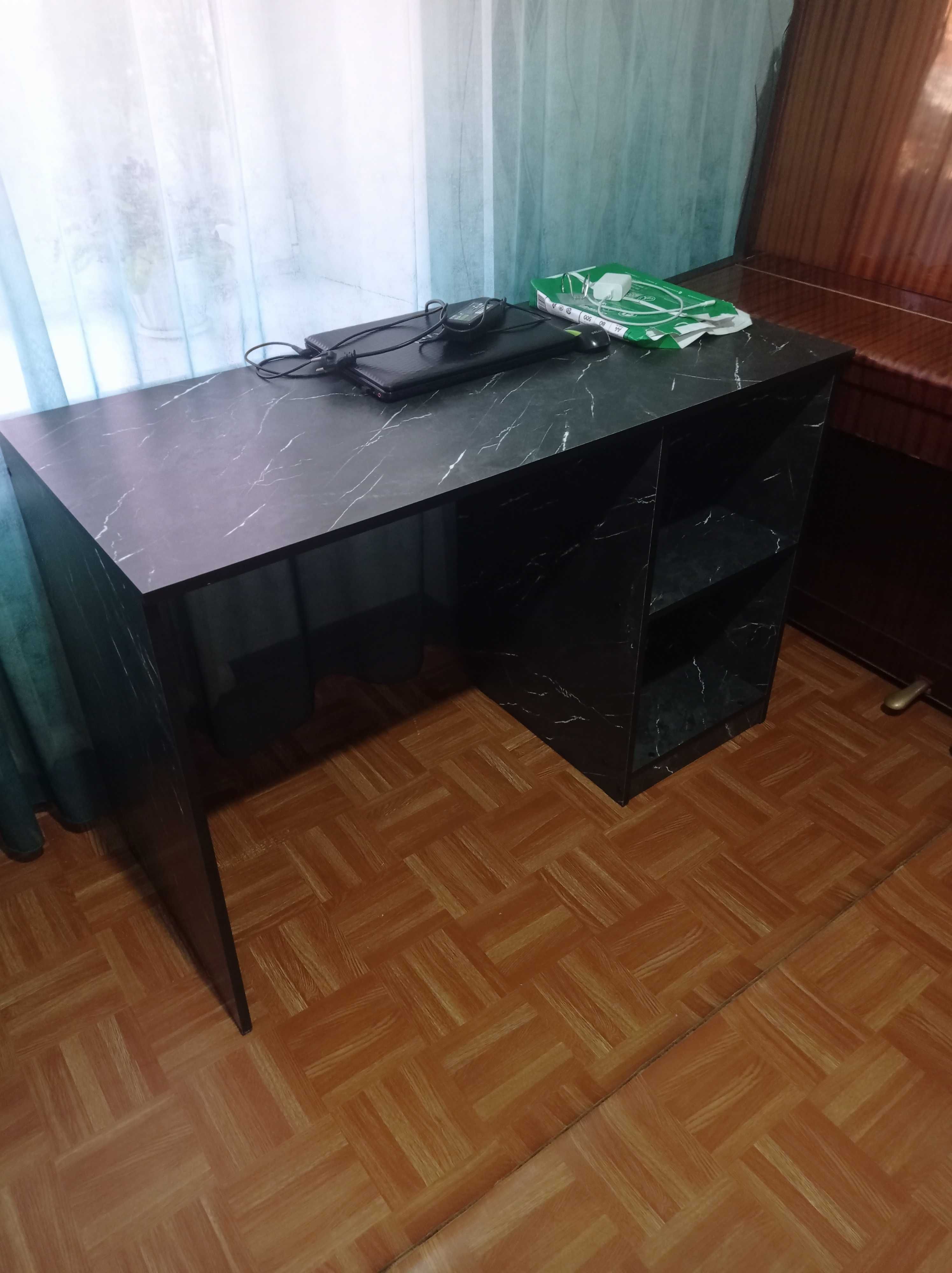 Продам письменный стол