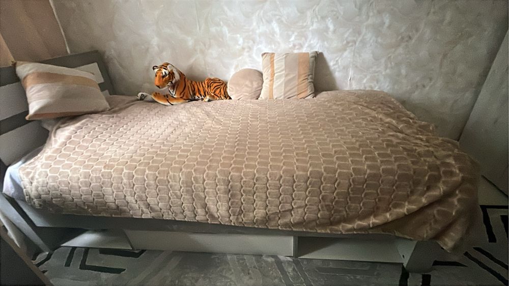 Продам 2 кровати и шкаф