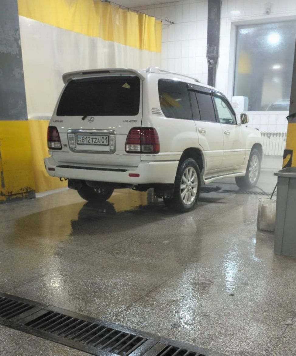 Автомобиль Лексус 470