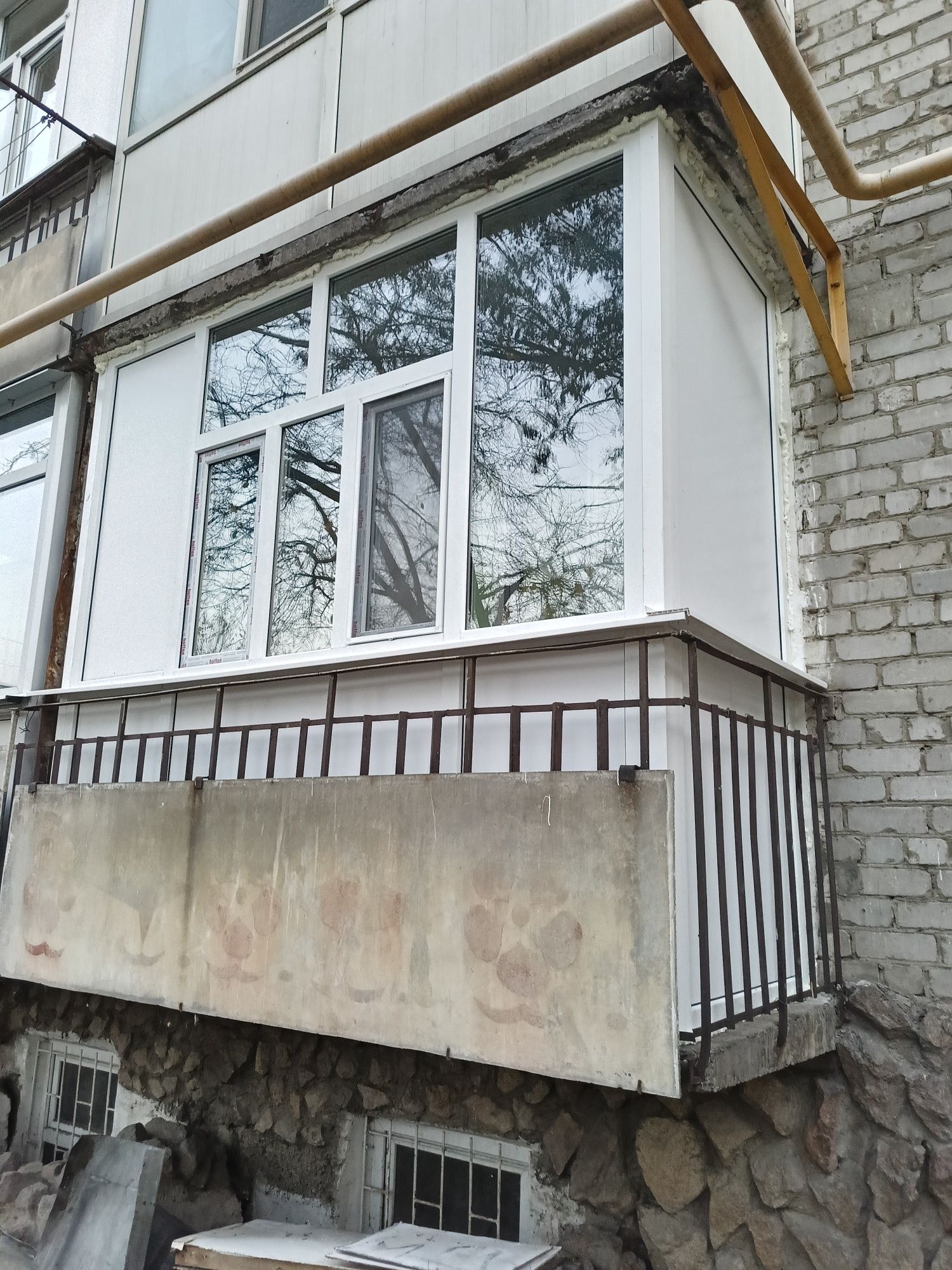 Балконы, окна, двери