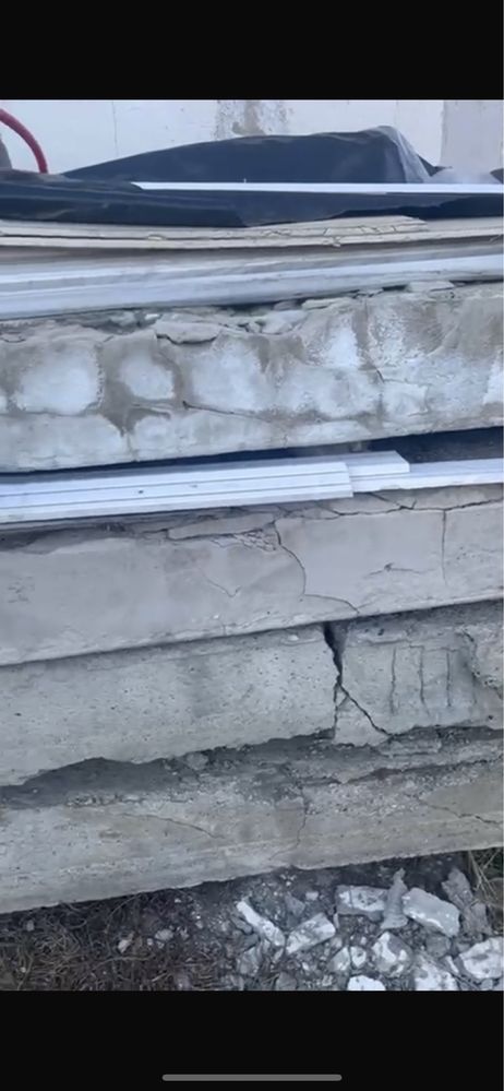 2 газоблочных плит и 2 бетонные плиты бесплатно