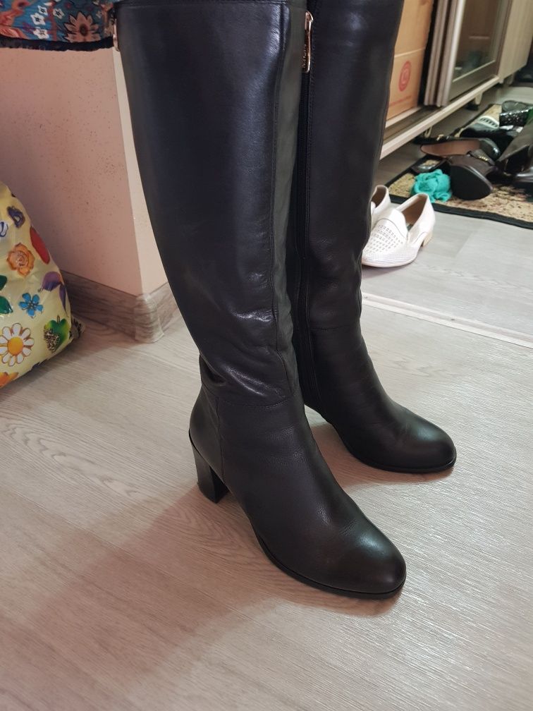 Продам зимние сапоги