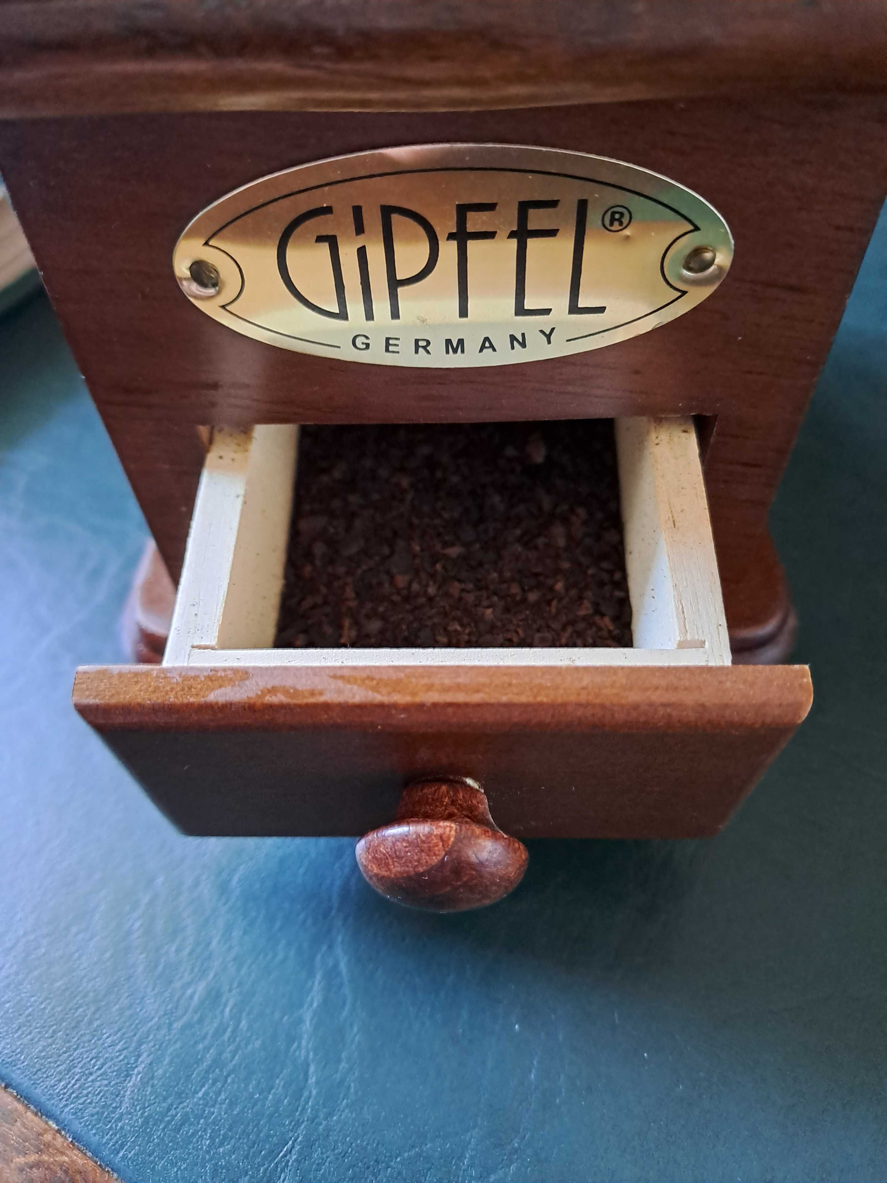 Кофемолка ручная деревянная Gipfel