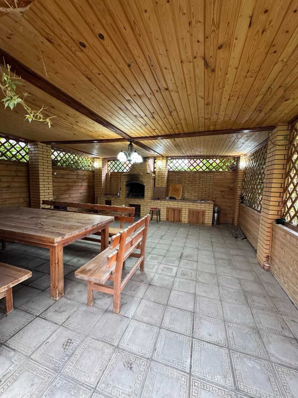 Продам коттедж в Кирпичном (600 квадратов)
