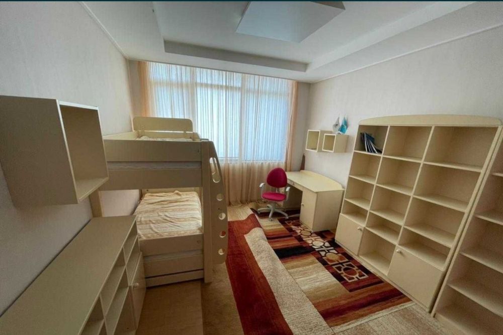 Кровать двухьярусная