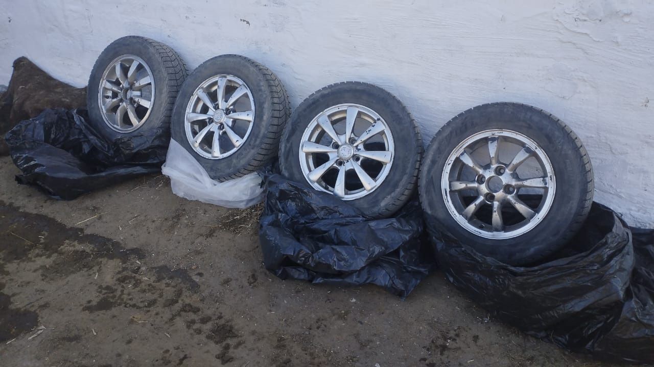Продам колеса литьё 4/100 с зимними шинами