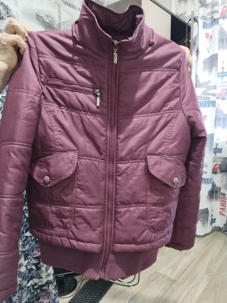 Продам женскую куртку.