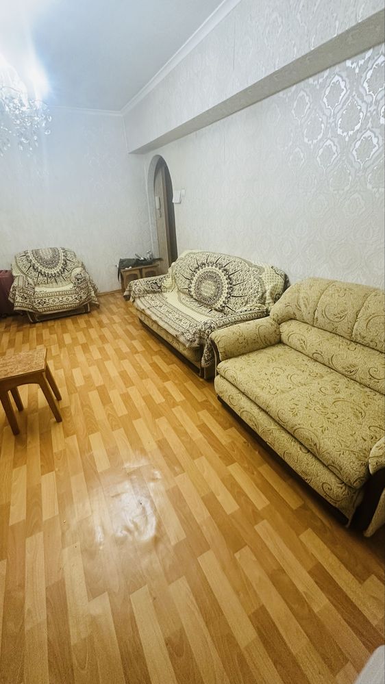 Продам комплект диванов и кресло