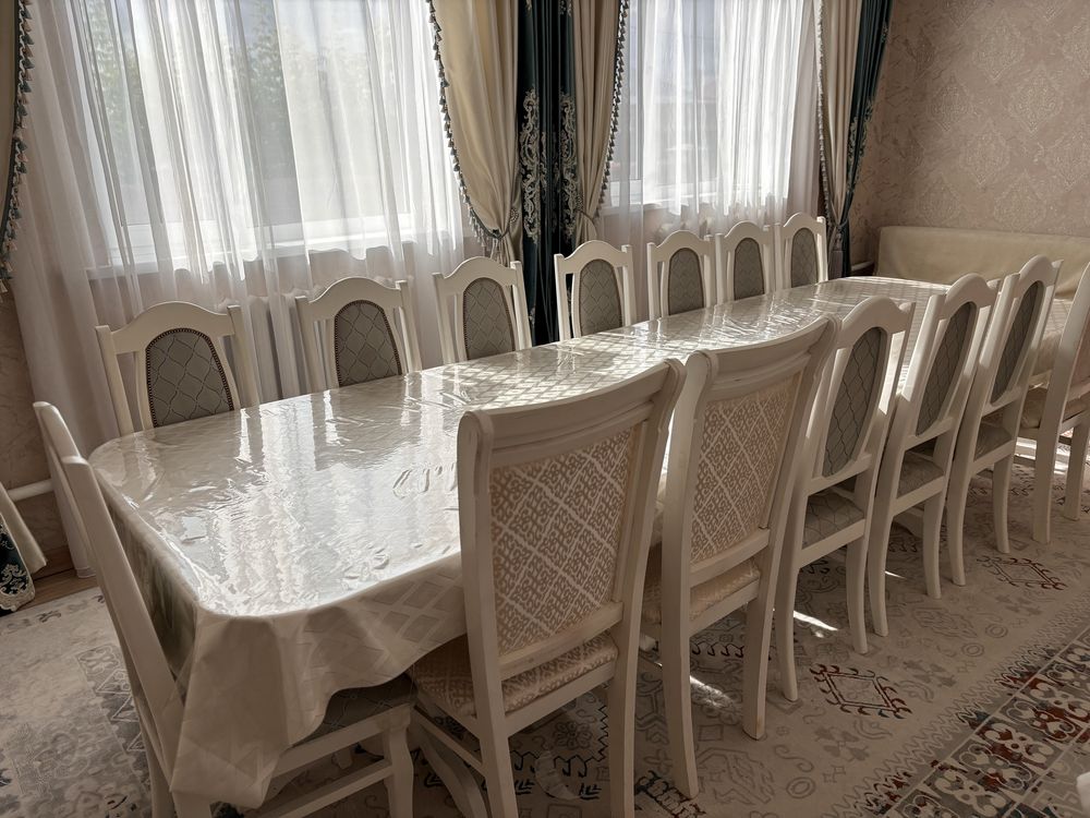 Продам гостевой стол с стулями