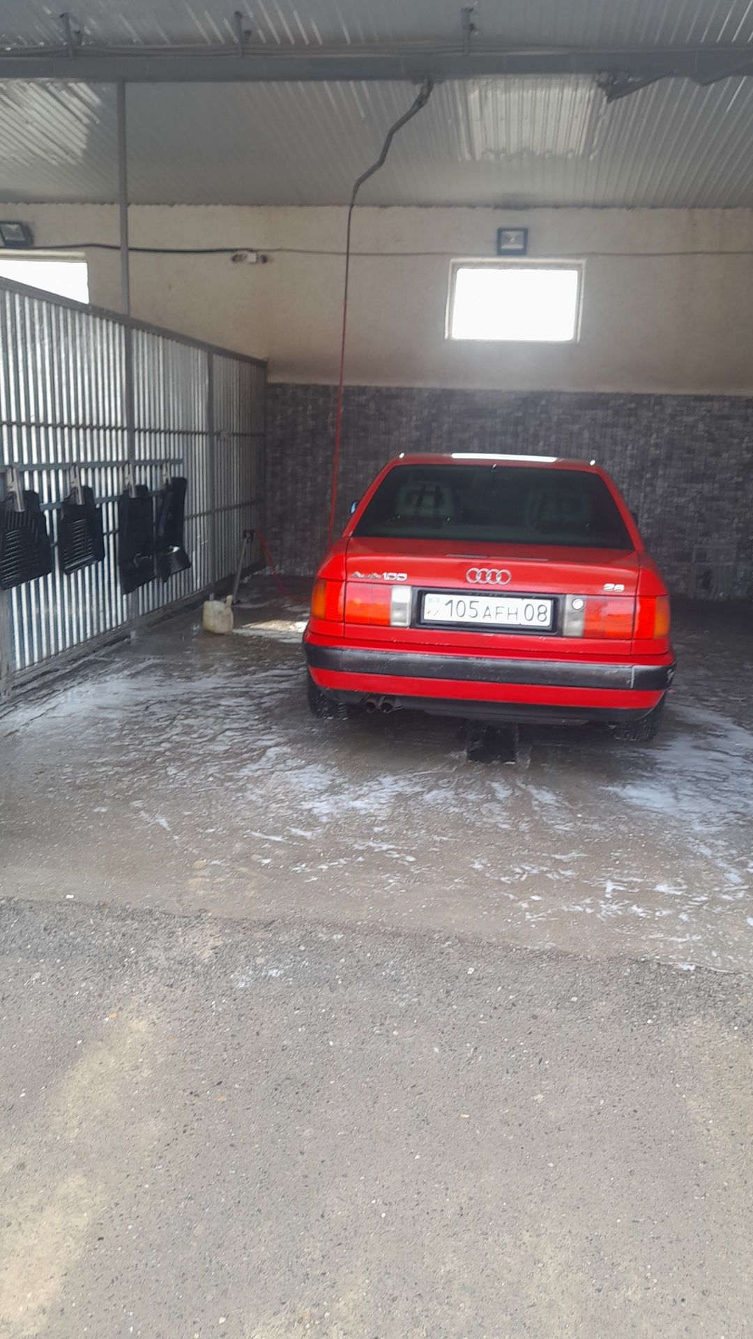 Автомобиль ауди 100с4