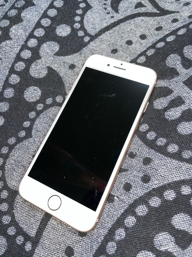 IPhone 8 64gb 67akb