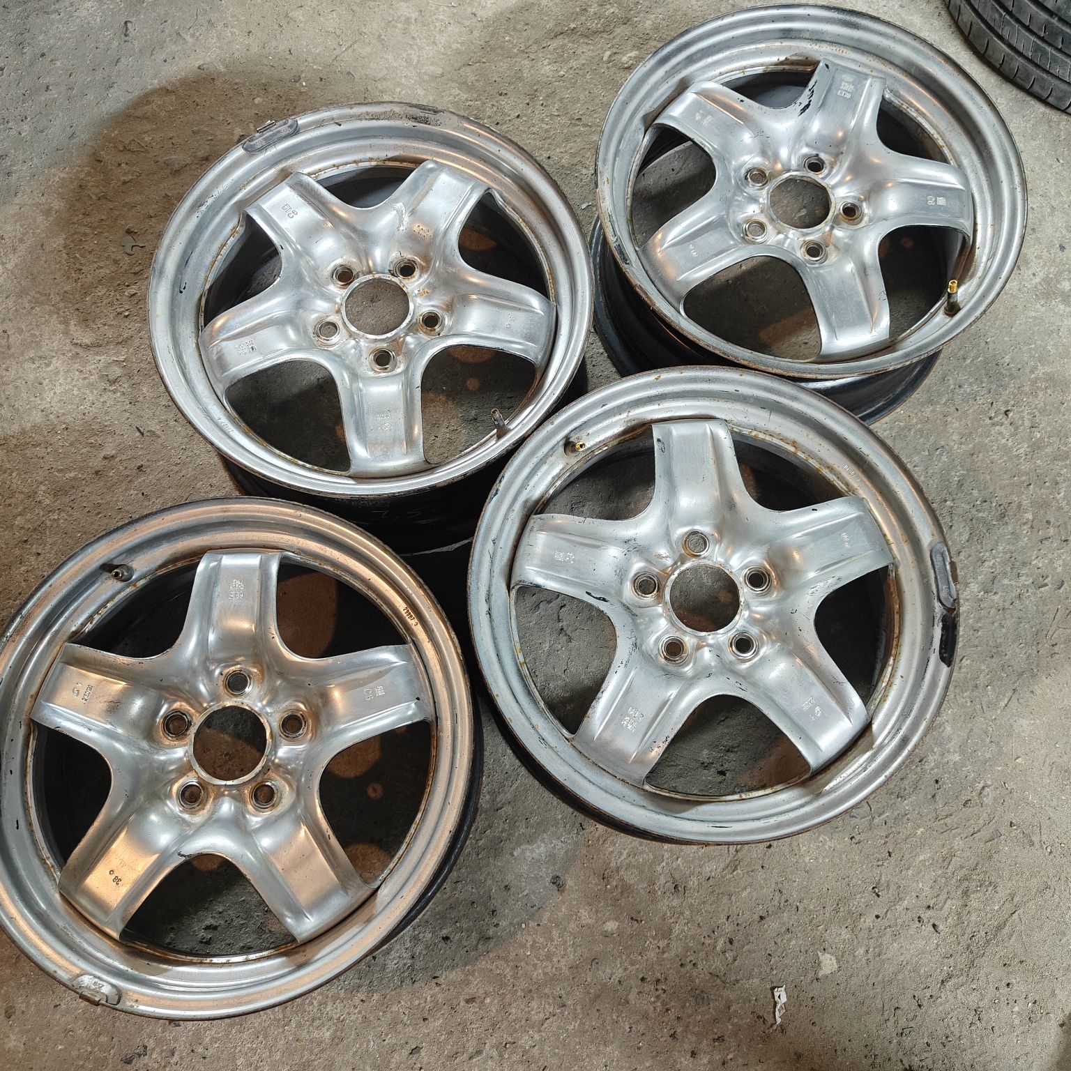 R16 PCD 5*110 Комплект штампованных дисков