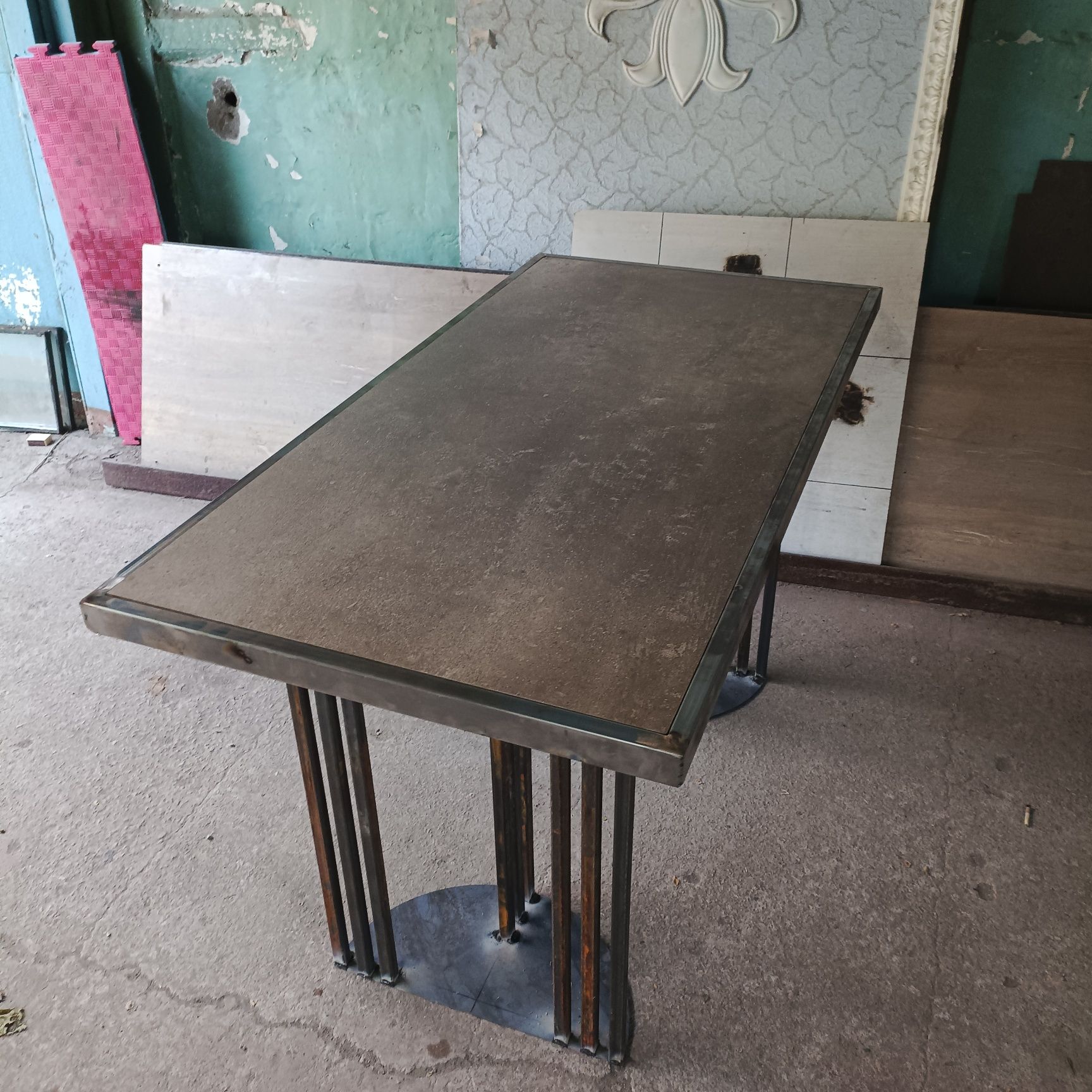 Продам кухонный стол