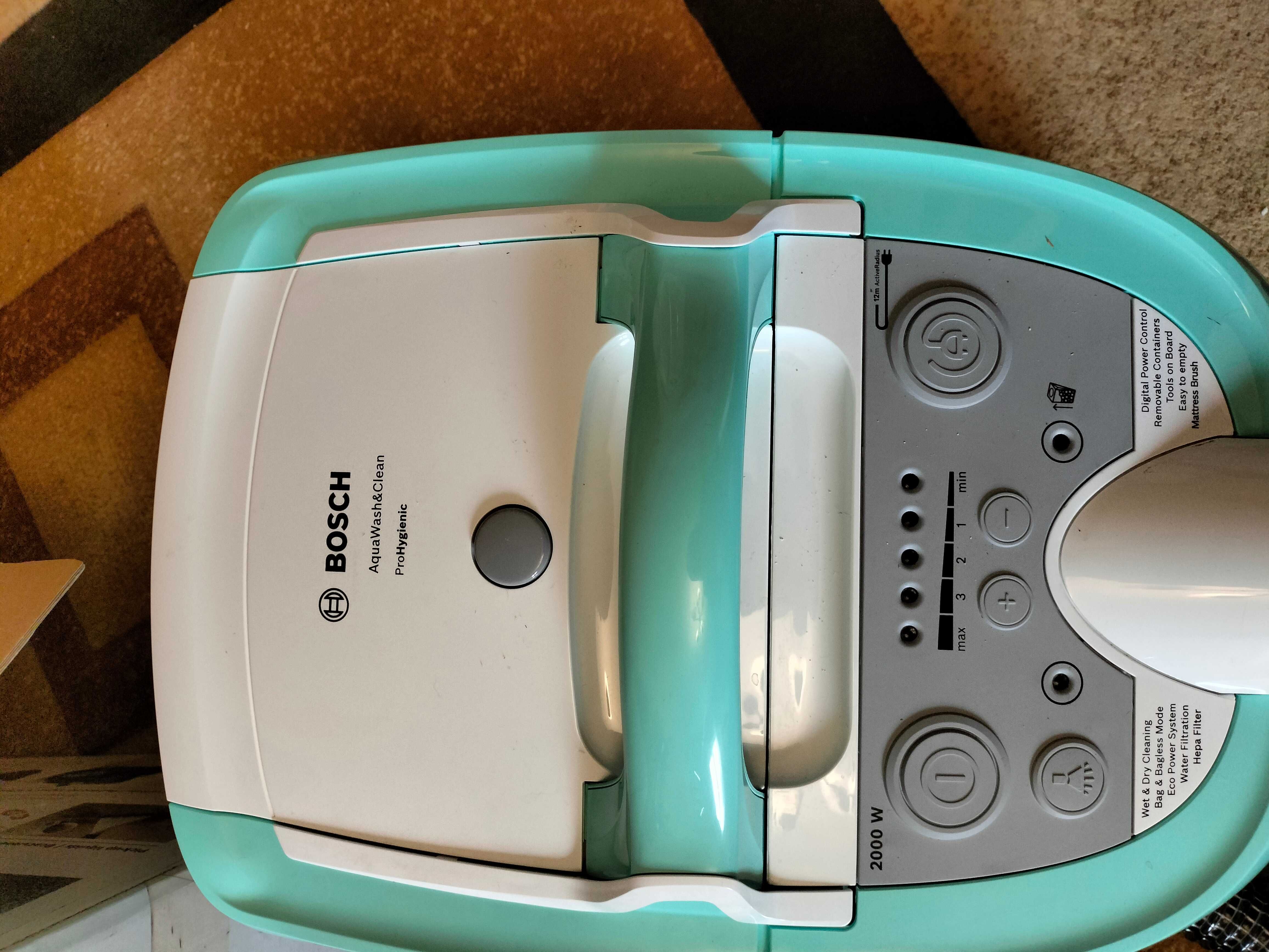 Моющий пылесос Bosch AquaWash&Clean Serie 4