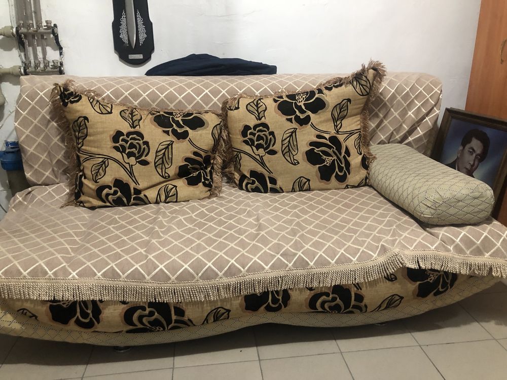 Продам Диван и Кроват 2