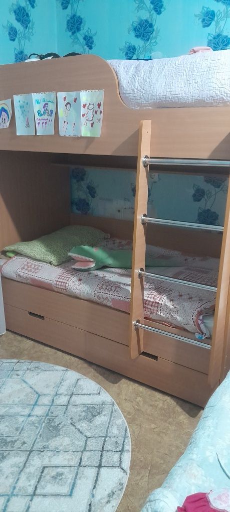 Двухярусная кровать