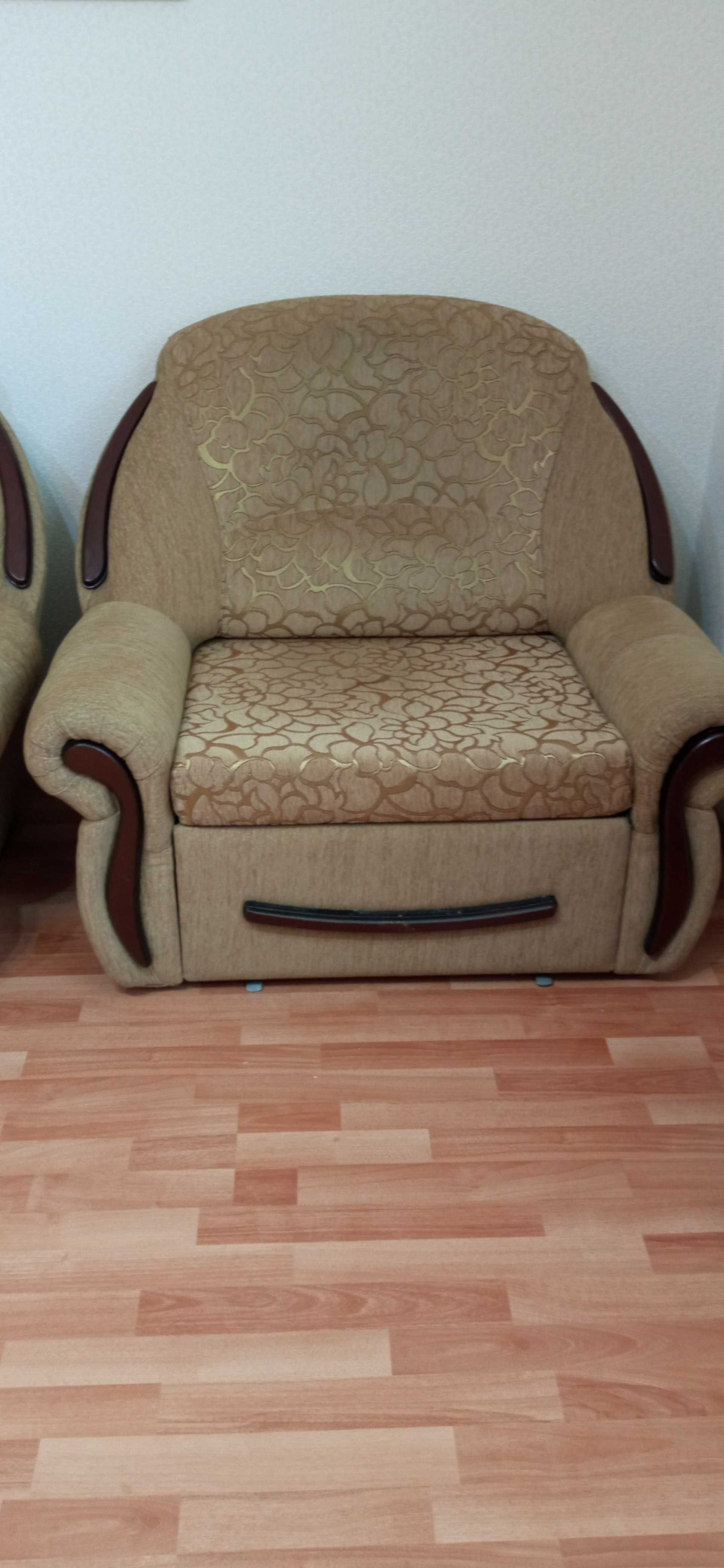 диван-кровать ,два кресла-кровати в отл. сост. можно по отдельности
