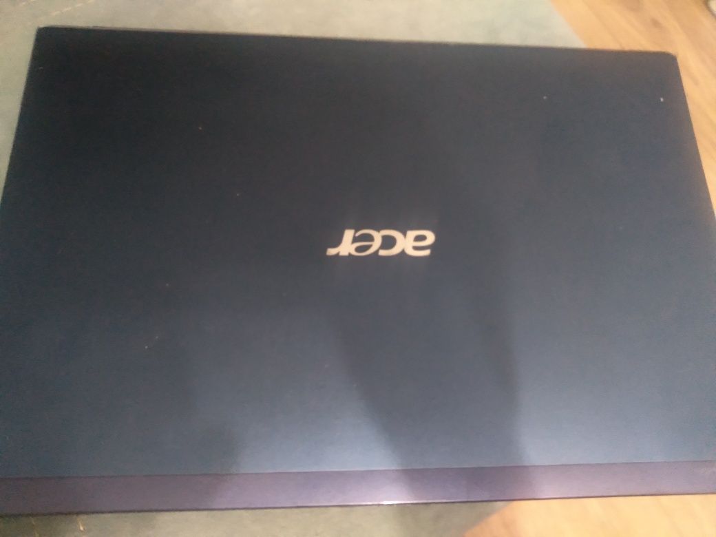 Продам ноутбук acer і5 с двумя видеокартами. Жесткий 300Гб