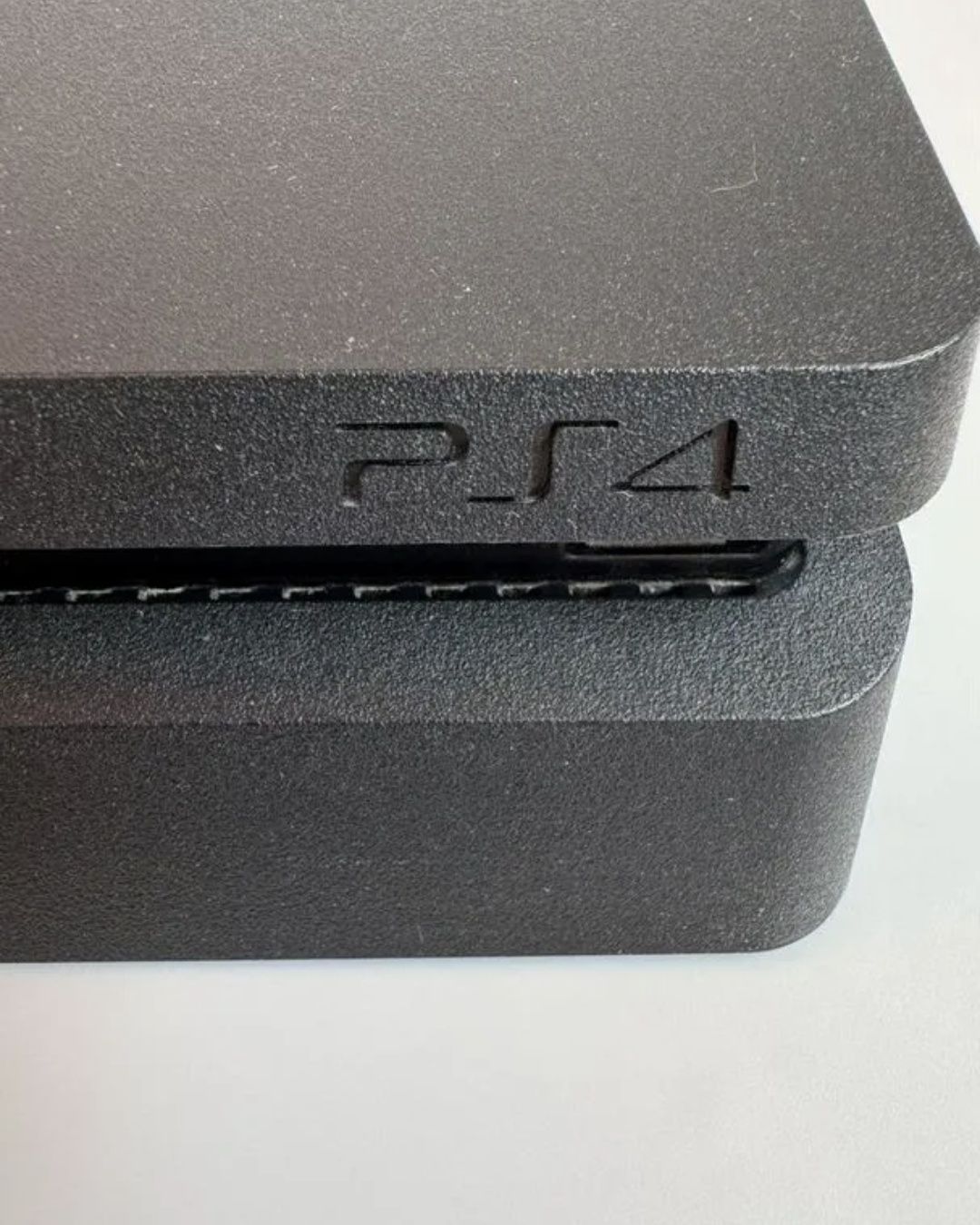 Ps4 slim в хорошем состоянии