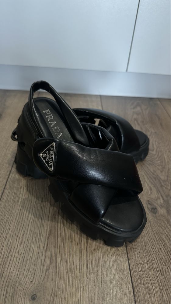 Удобные сандали под Prada
