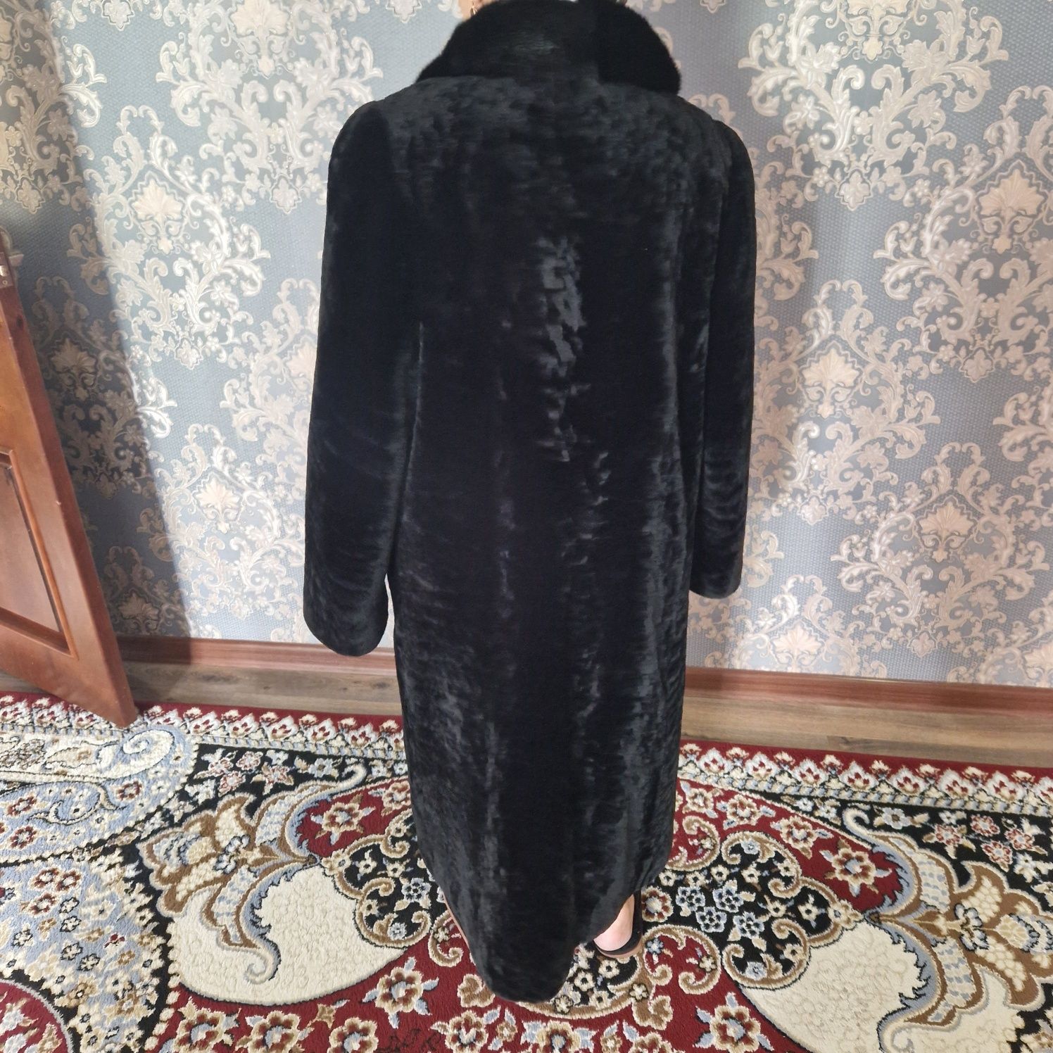 Мутоновая шуба с норковым воротником