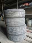 Продам резину на 185×60×14 в хорошем состоянии