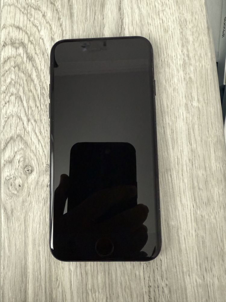 iPhone 7 32 ГБ в идеальном состоянии